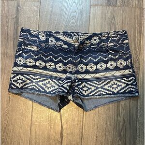 1st Kiss - Patterned Jean Shorts - 5